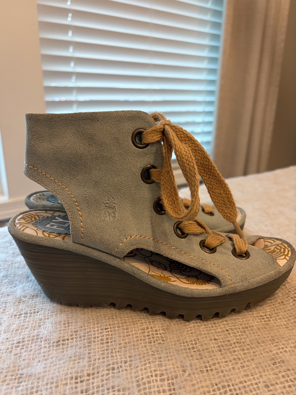 FLY LONDON Yaba Lace-Up Platform Wedge Grey Gray Size 37